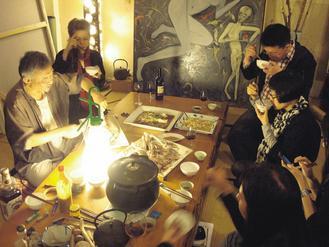 一張大桌、一桌好菜,于彭化身現代孟嘗君,家裡總是有好友痛快吃喝。