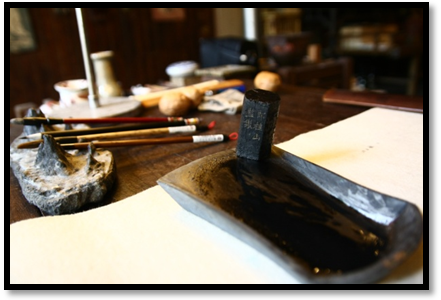于彭作畫所使用的宋代風字硯及筆具